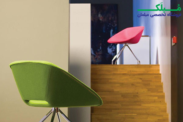 نمایی زیبا از دو صندلی تری انگل در رنگ های سبز پسته ای و صورتی